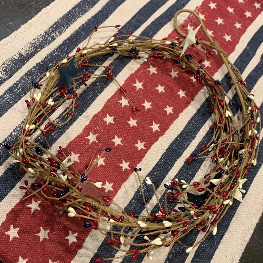 Americana Pip Berry and Rustic Stars Garland